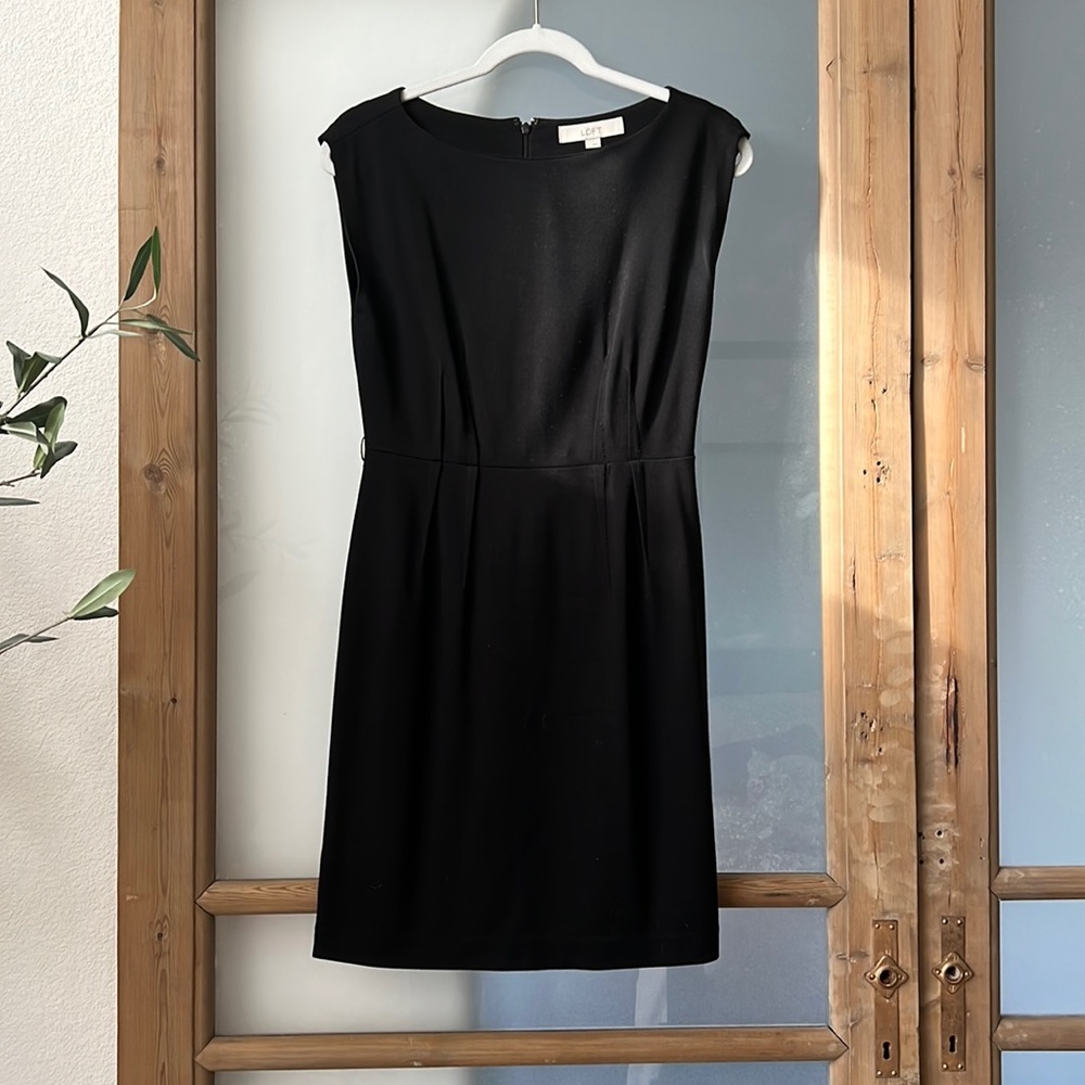 Loft size 2 stretch cotton office dress with pleat details on front and back